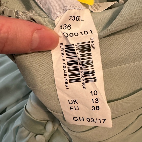 Sage green formal dress - Picture 8 of 12